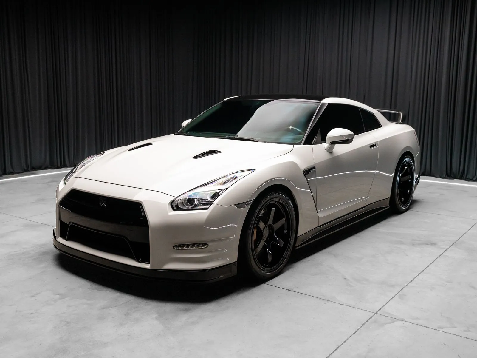 2015 Nissan GT-R Premium - Photo 22