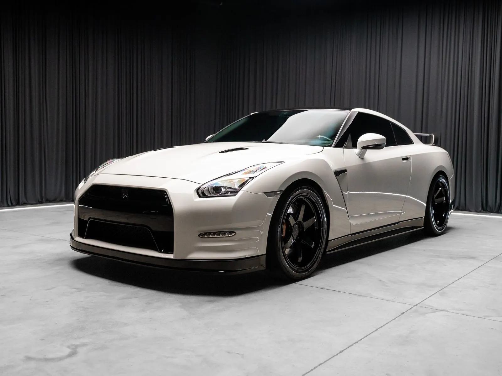 2015 Nissan GT-R Premium - Photo 23
