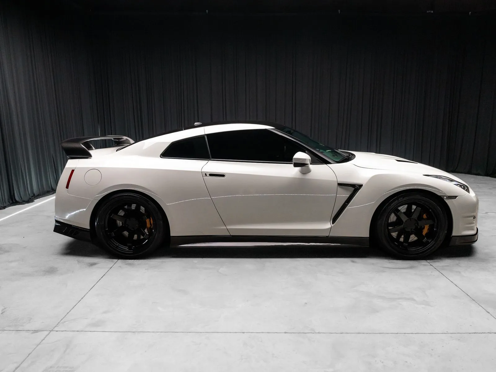 2015 Nissan GT-R Premium - Photo 15
