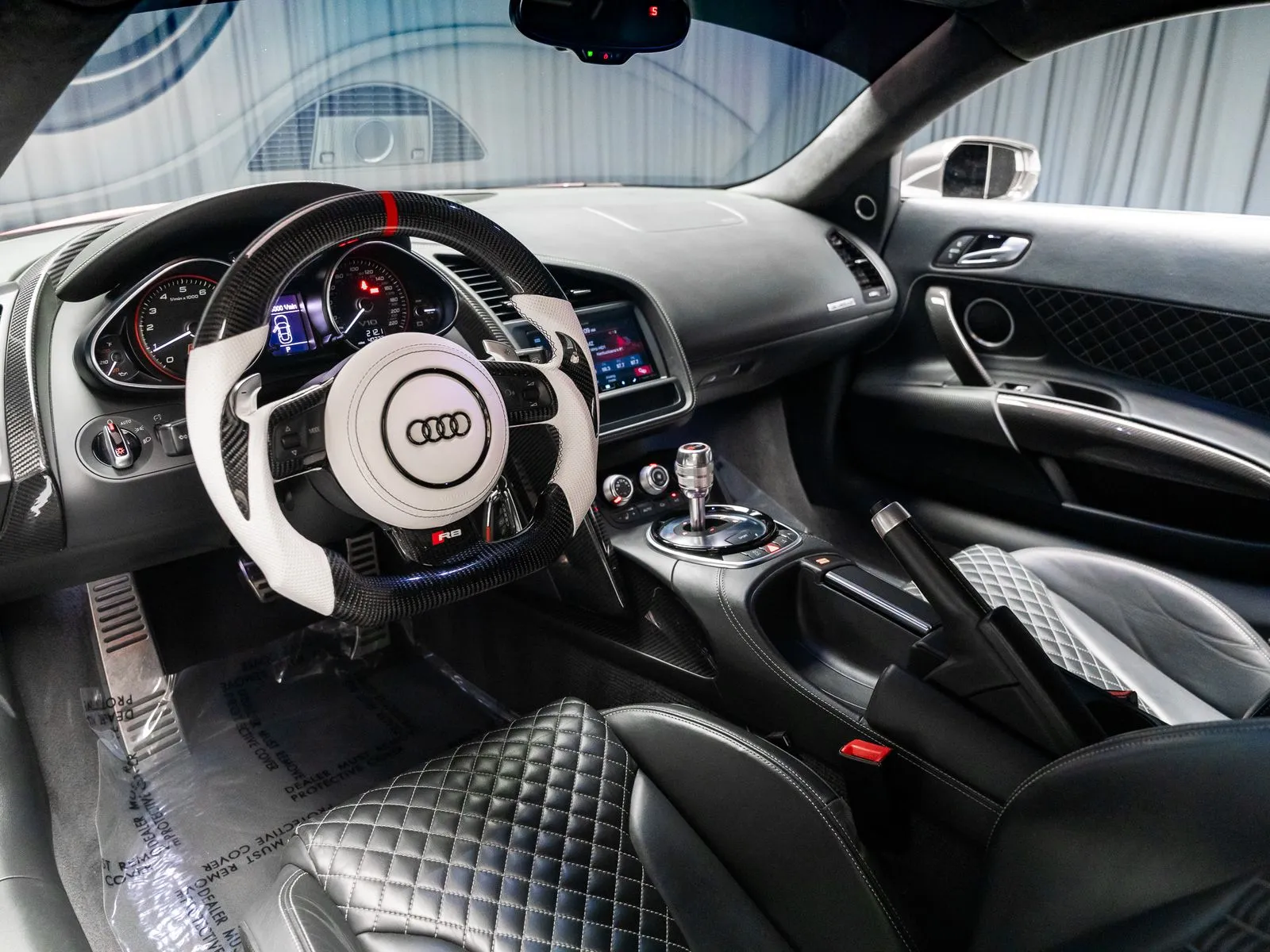 More photos of 2014 Audi R8 5.2 plus at HyperCars, IN