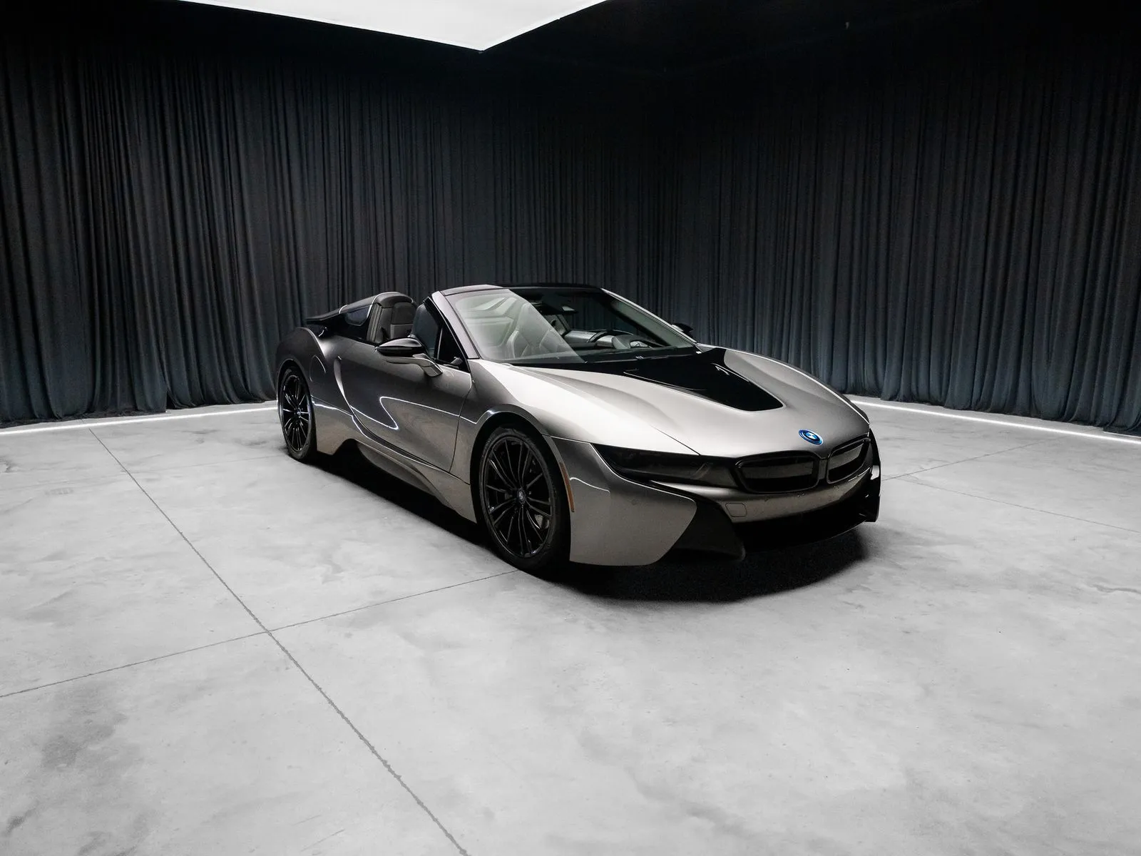 Photos of 2019 BMW i8 for sale in New Albany, IN at HyperCars