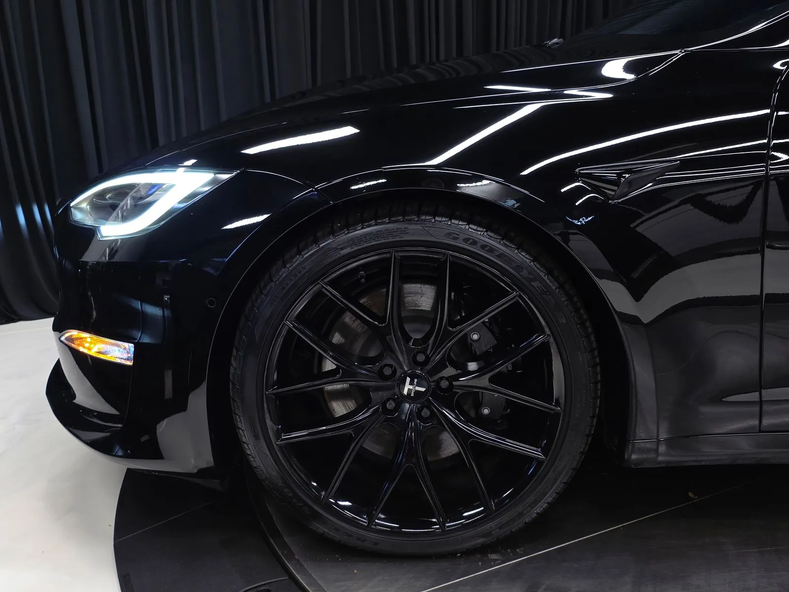 More photos of 2021 Tesla Model S Plaid at HyperCars, IN