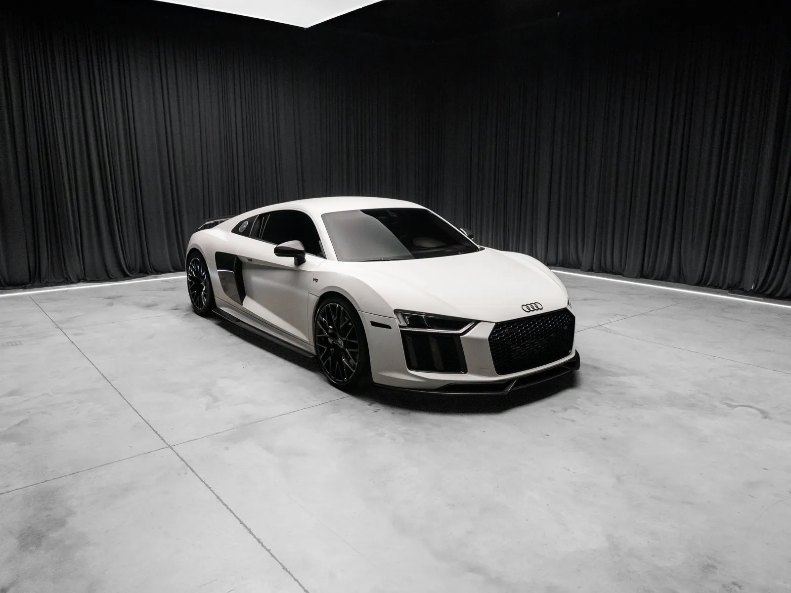 More photos of 2018 Audi R8 5.2 Plus at HyperCars, IN