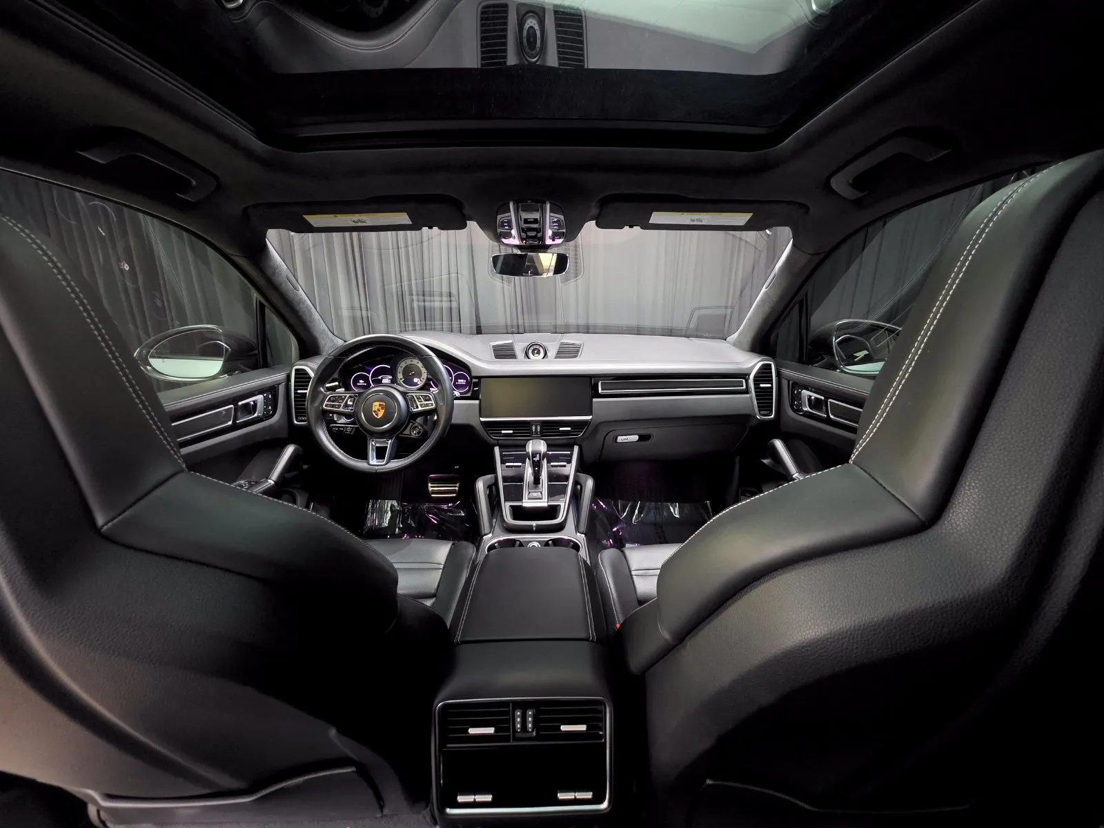 Photos of 2022 Porsche Cayenne Turbo for sale in New Albany, IN at HyperCars