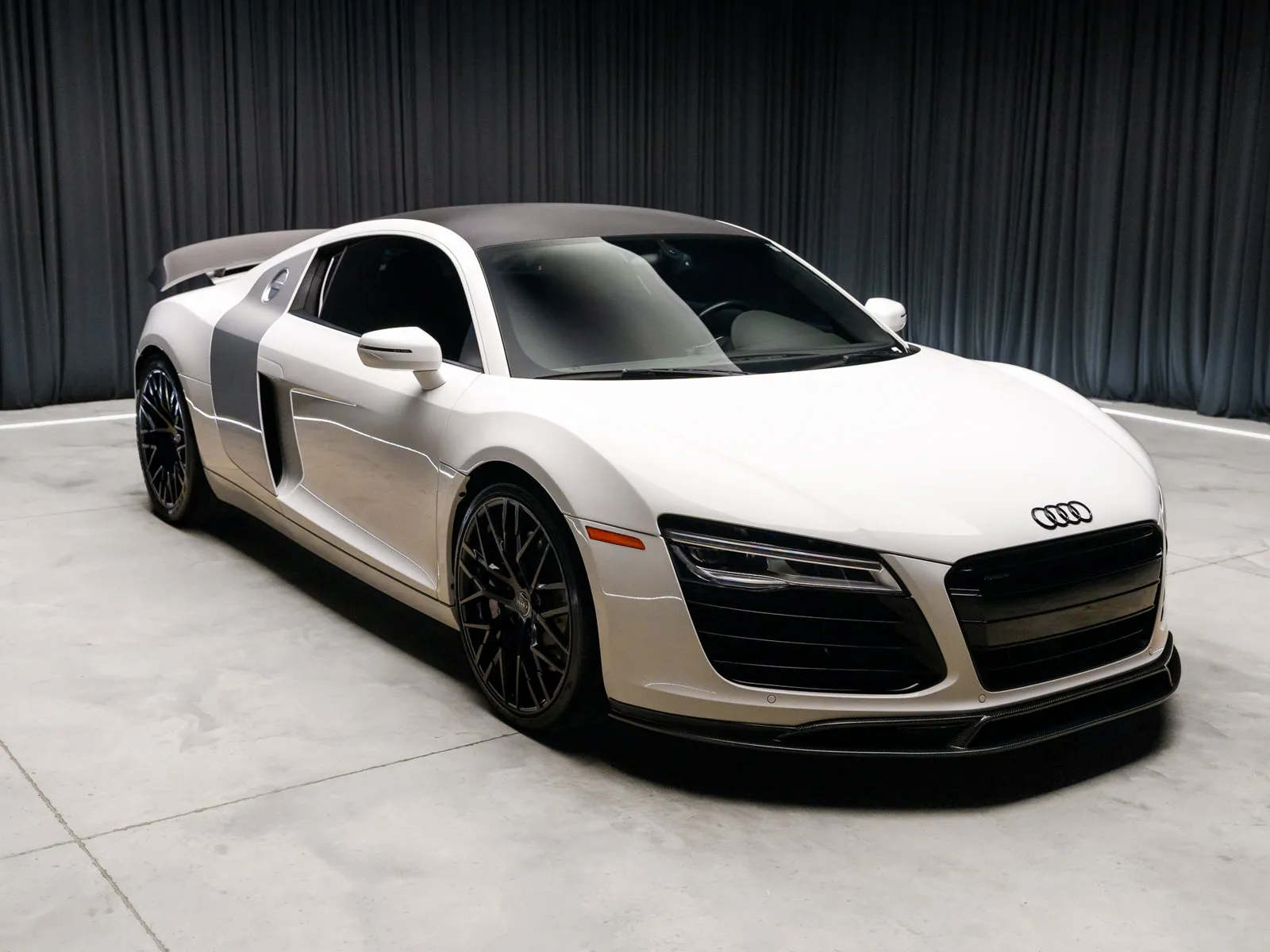 Photos of 2014 Audi R8 4.2 for sale in New Albany, IN at HyperCars