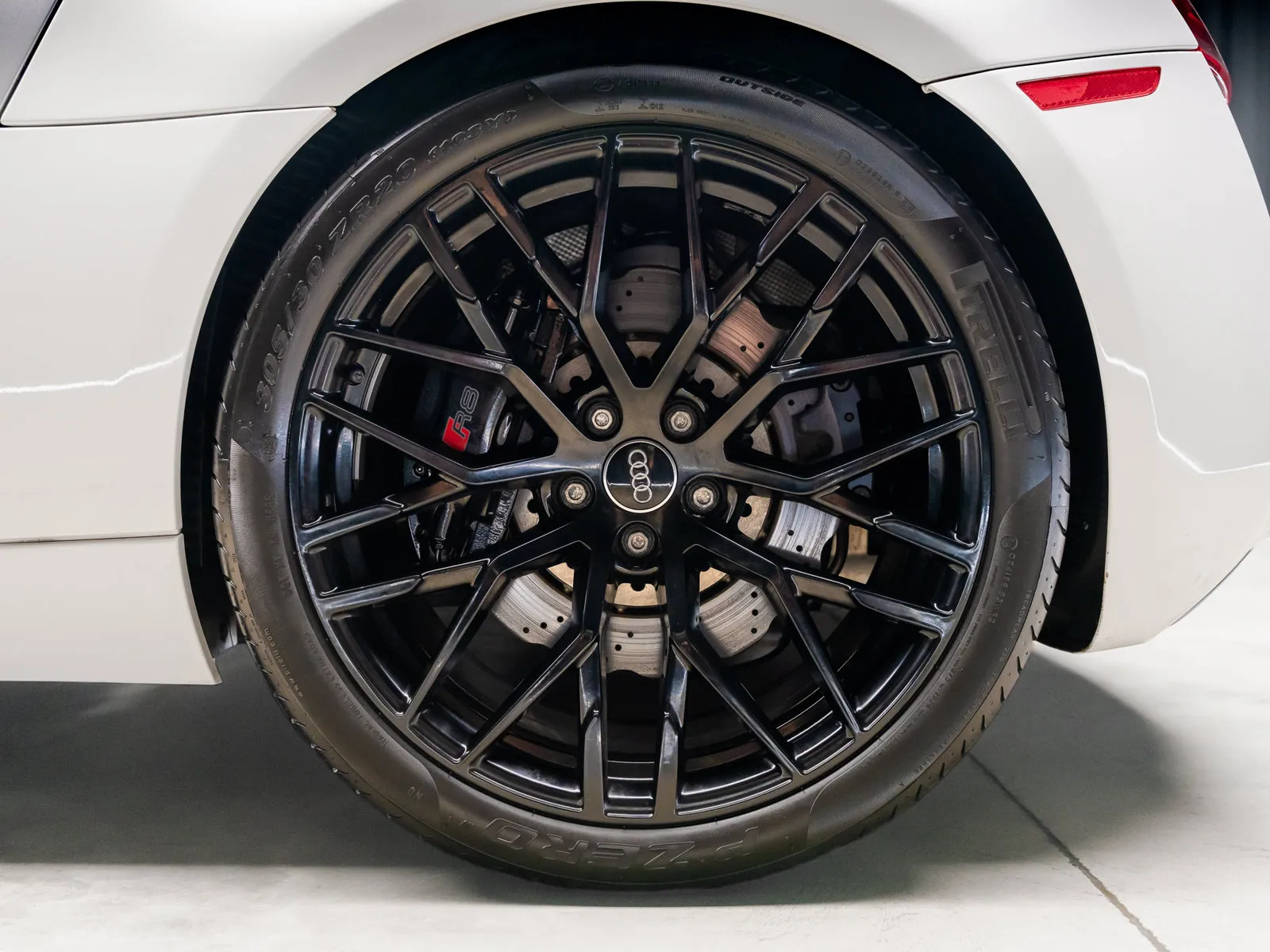 More photos of 2014 Audi R8 4.2 at HyperCars, IN