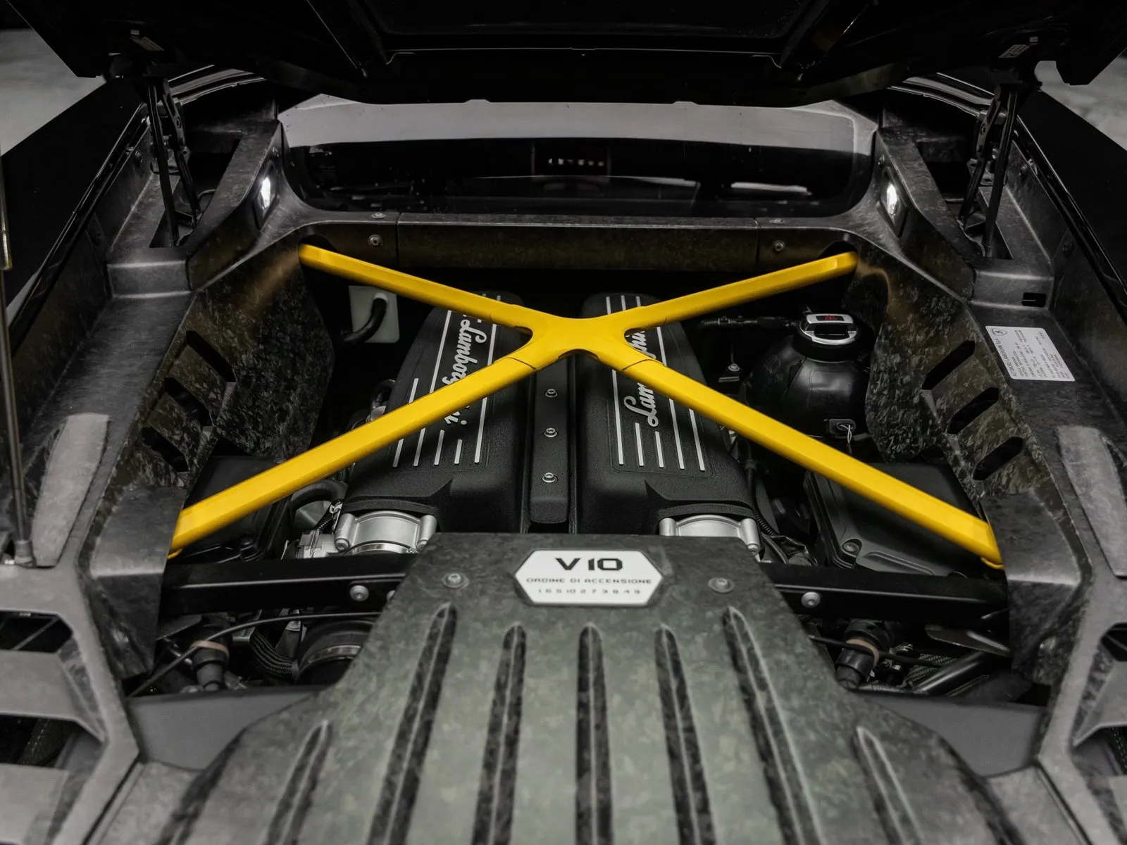 More photos of 2016 Lamborghini Huracan LP610-4 at HyperCars, IN