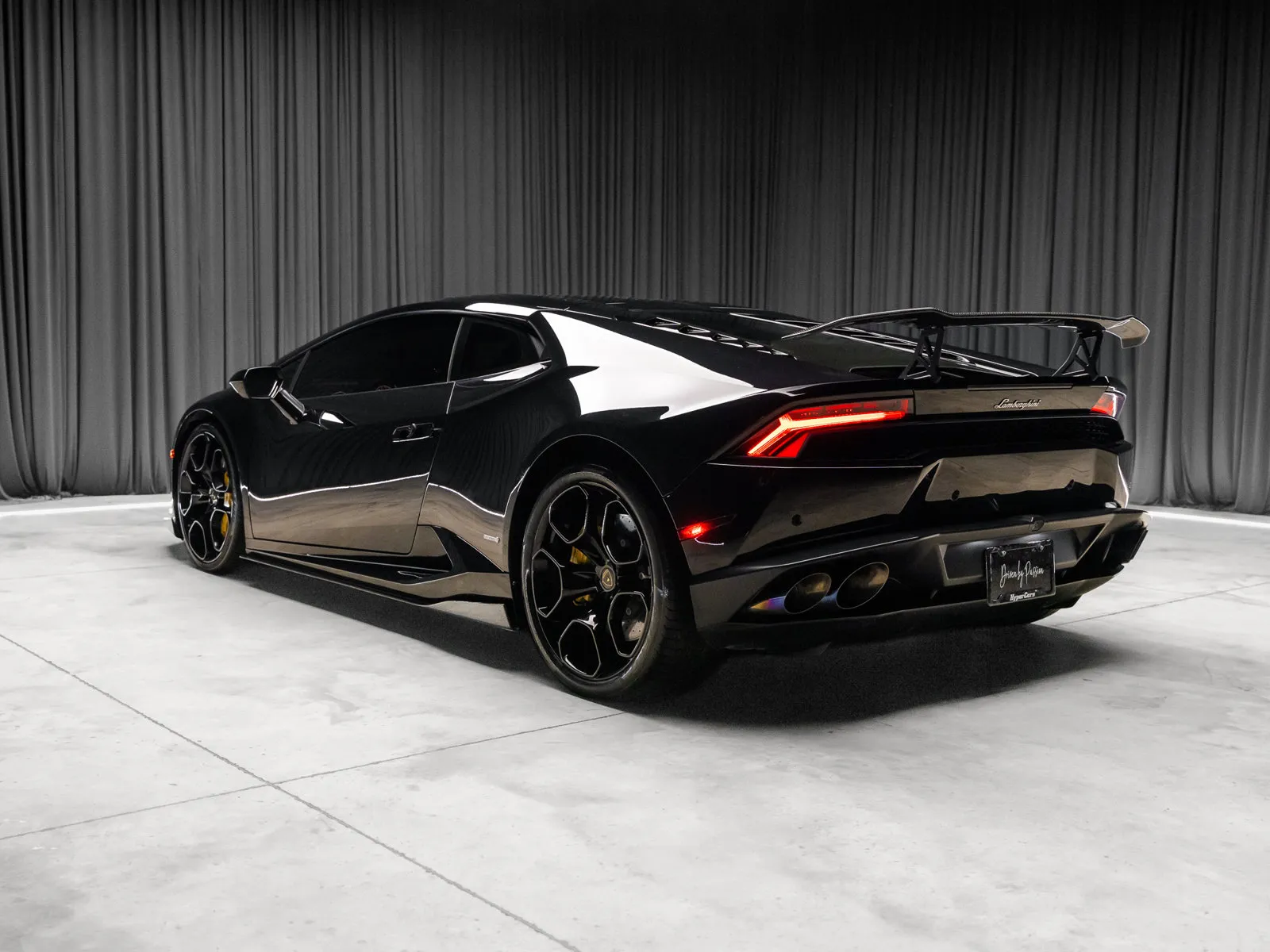 Photos of 2016 Lamborghini Huracan LP610-4 for sale in New Albany, IN at HyperCars