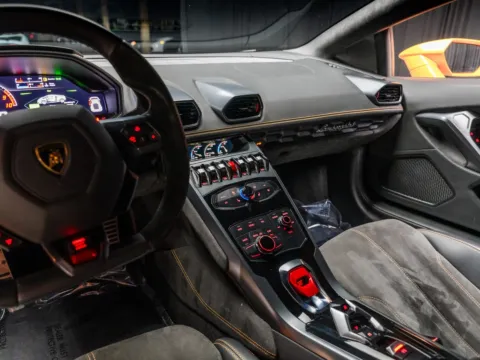 More photos of 2015 Lamborghini Huracan LP610-4 at HyperCars, IN