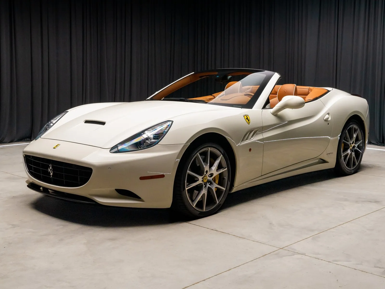 Photos of 2010 Ferrari California for sale in New Albany, IN at HyperCars