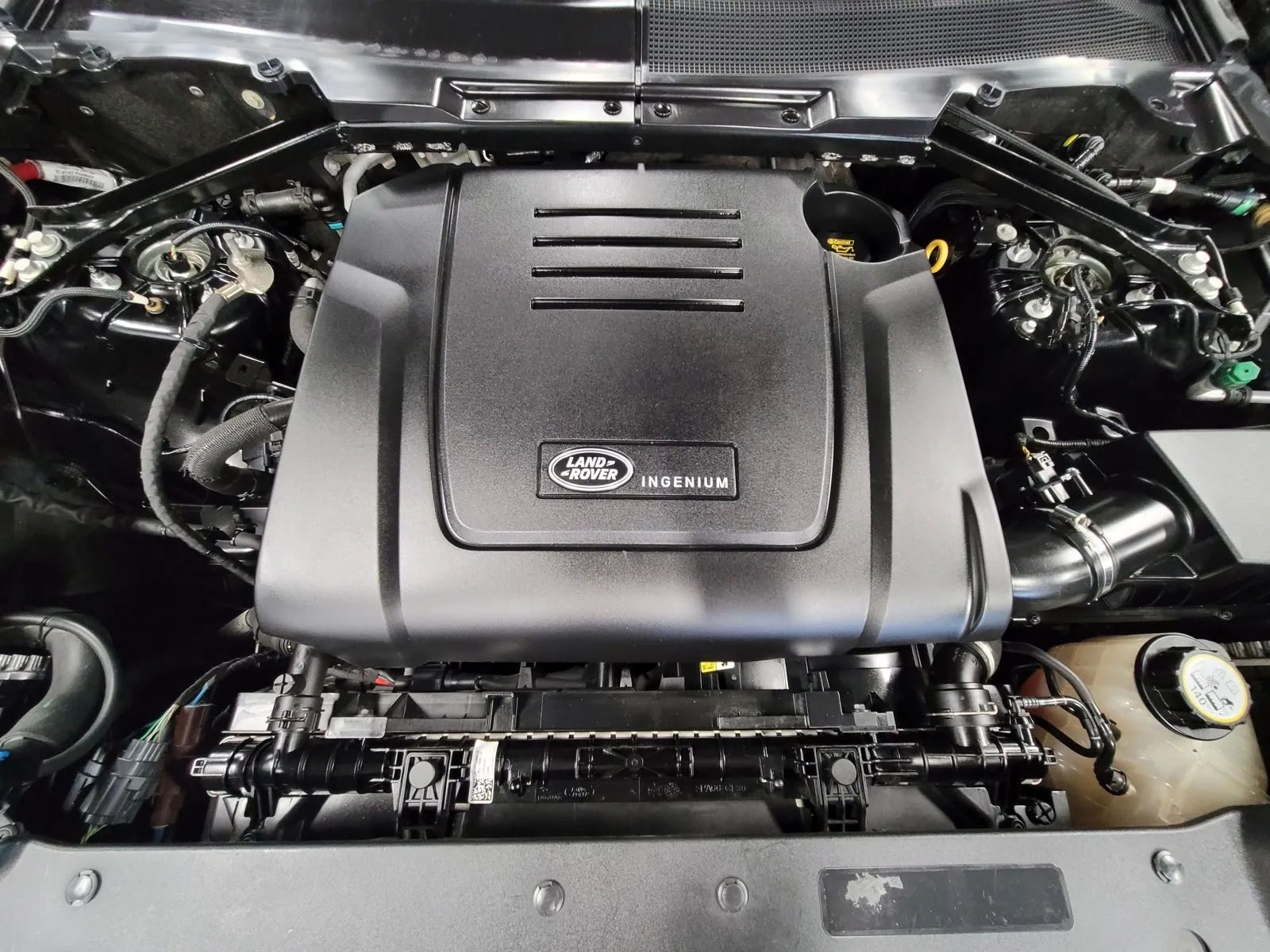 Another view of 2020 Land Rover Defender 110 SE for sale in New Albany, IN at HyperCars