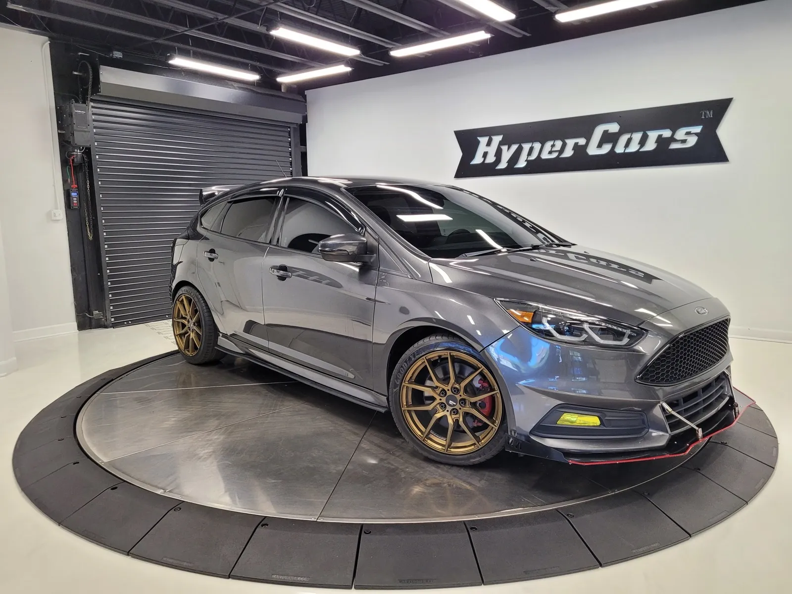 Gray 2017 Ford Focus ST for sale in New Albany, IN