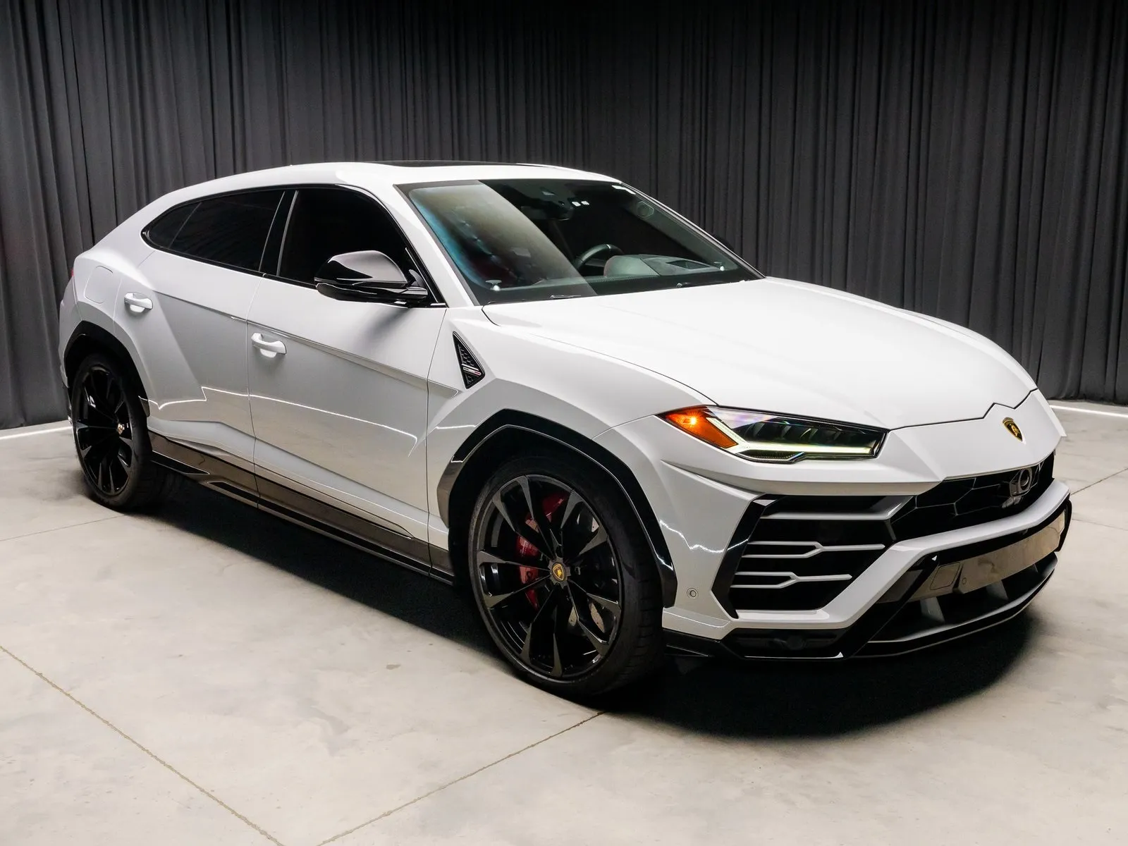 Photos of 2021 Lamborghini Urus for sale in New Albany, IN at HyperCars