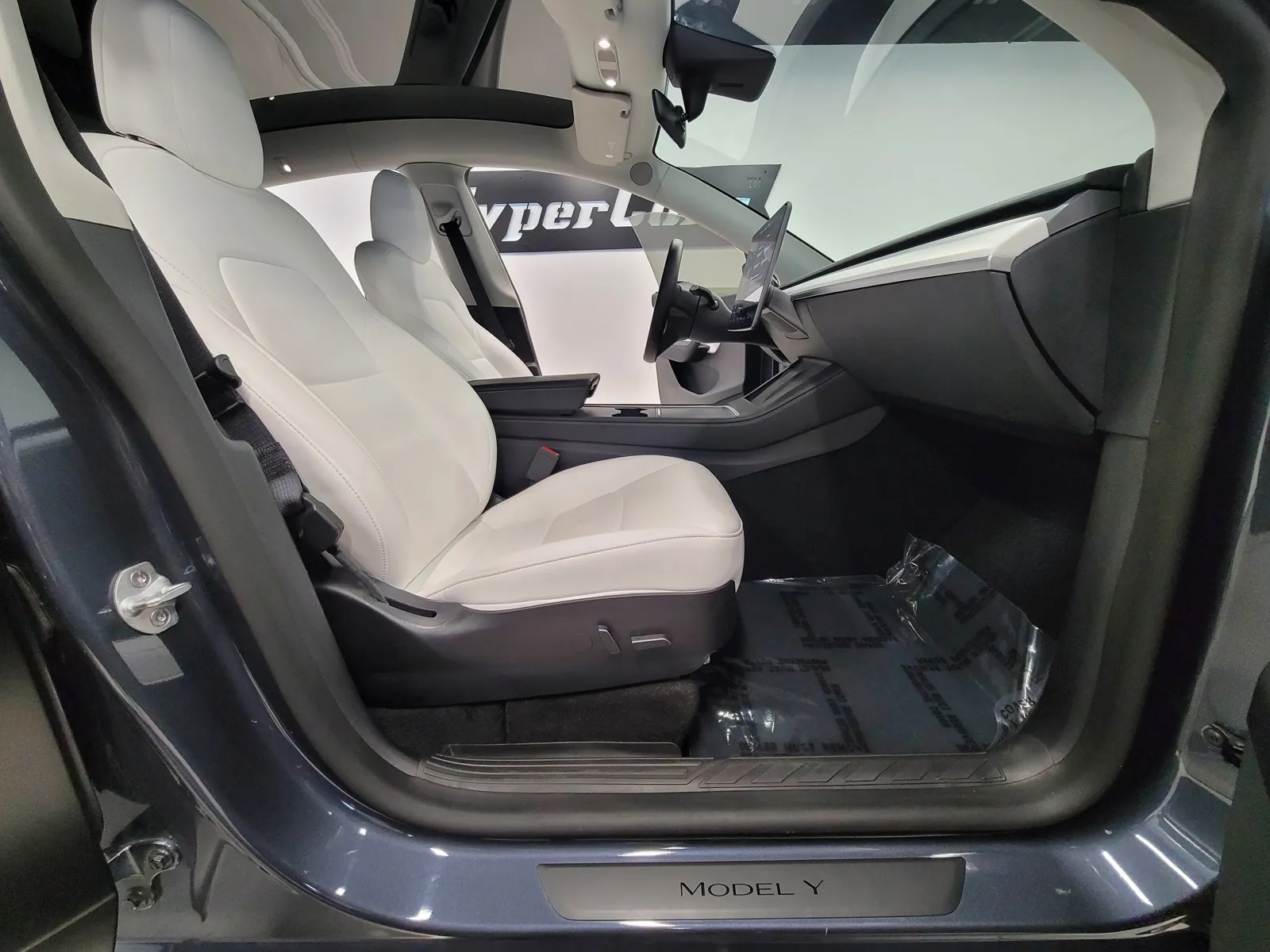 Photos of 2022 Tesla Model Y Performance for sale in New Albany, IN at HyperCars