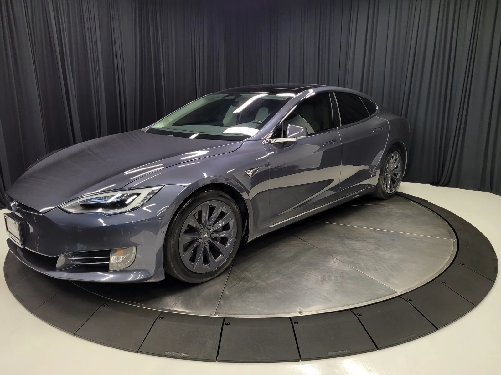 More photos of 2018 Tesla Model S 75D at HyperCars, IN
