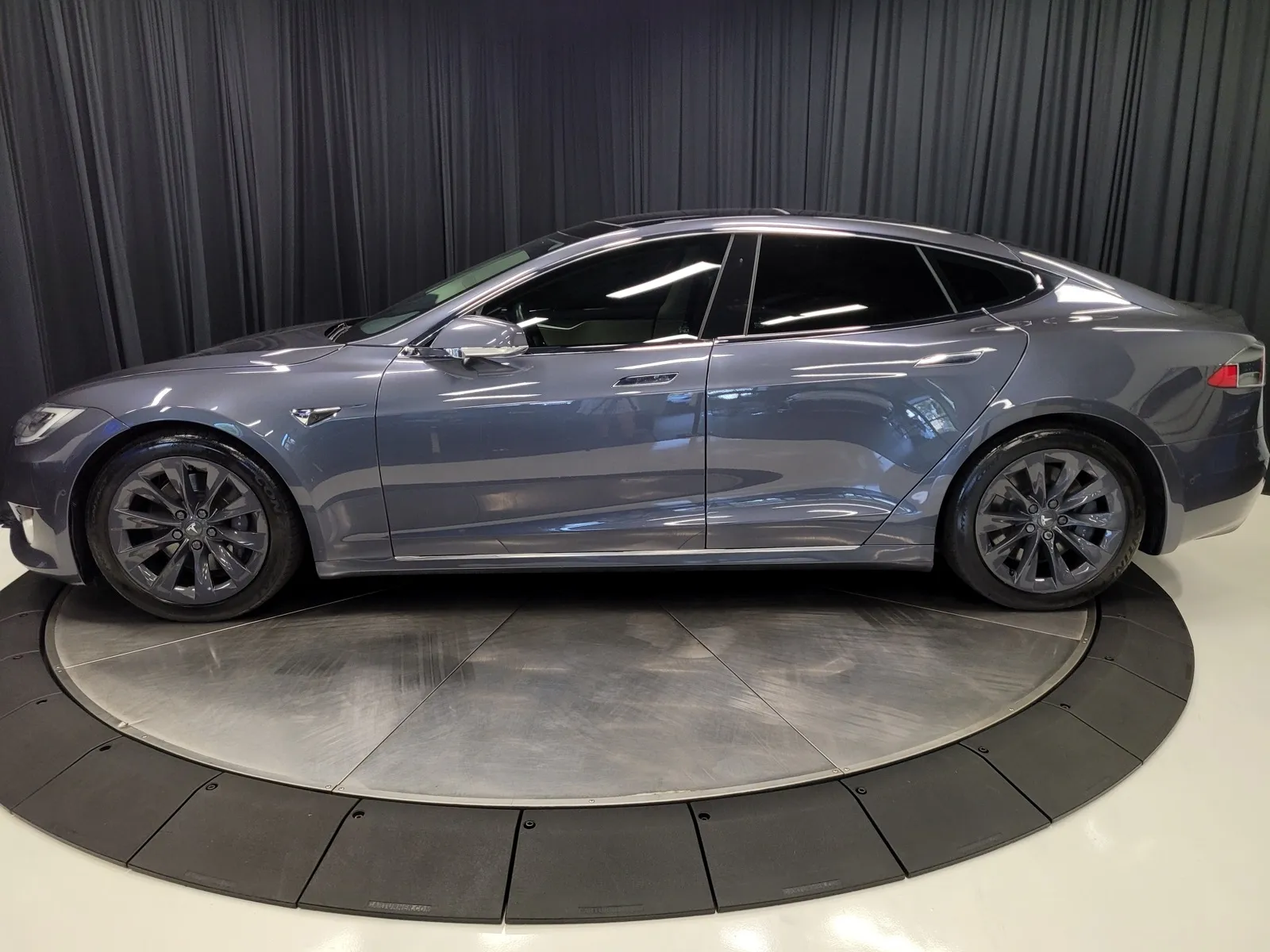 More photos of 2018 Tesla Model S 75D at HyperCars, IN
