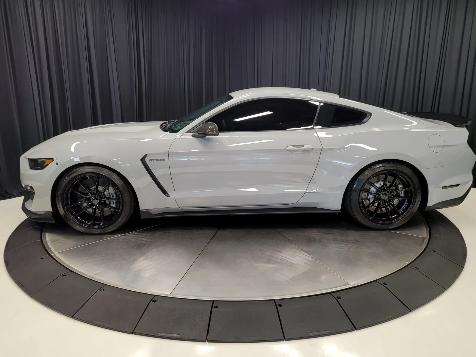 More photos of 2017 Ford Mustang Shelby GT350 at HyperCars, IN