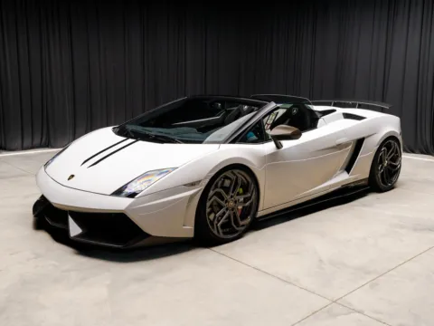 Another view of 2012 Lamborghini Gallardo LP 570-4 Spyder Performante for sale in New Albany, IN at HyperCars