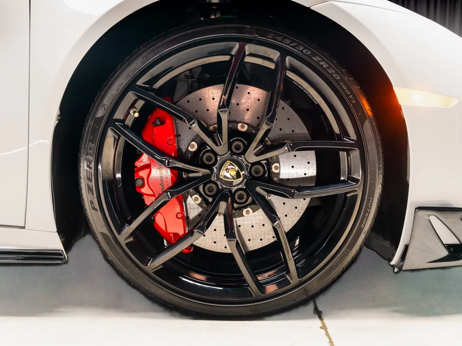 Another view of 2015 Lamborghini Huracan LP610-4 for sale in New Albany, IN at HyperCars