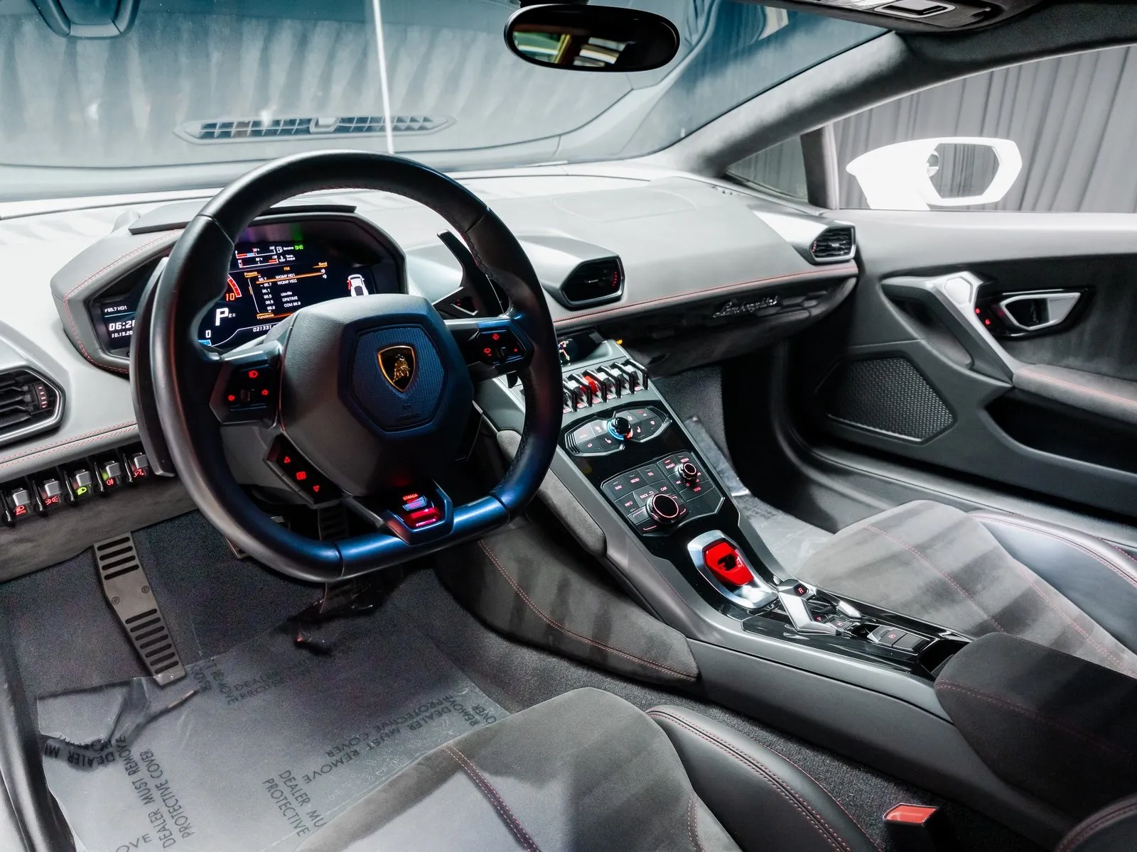 More photos of 2015 Lamborghini Huracan LP610-4 at HyperCars, IN