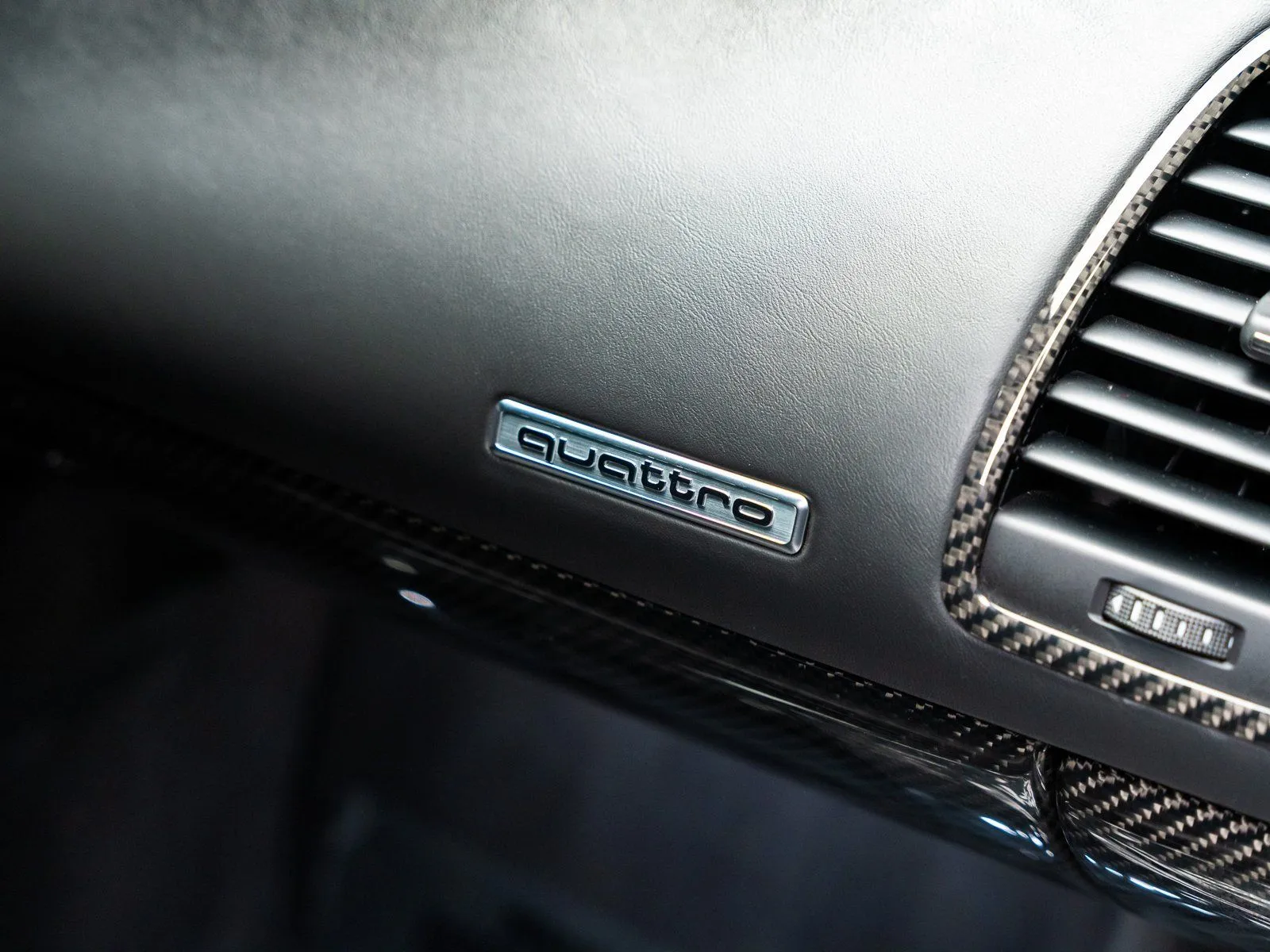 More photos of 2014 Audi R8 5.2 at HyperCars, IN