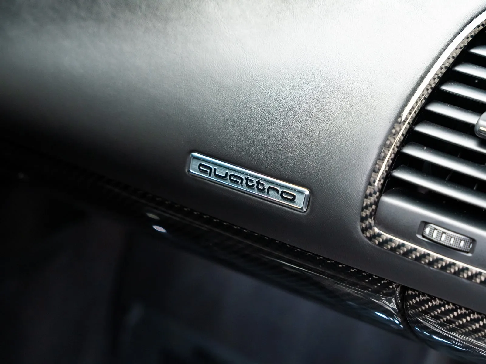 More photos of 2014 Audi R8 5.2 at HyperCars, IN