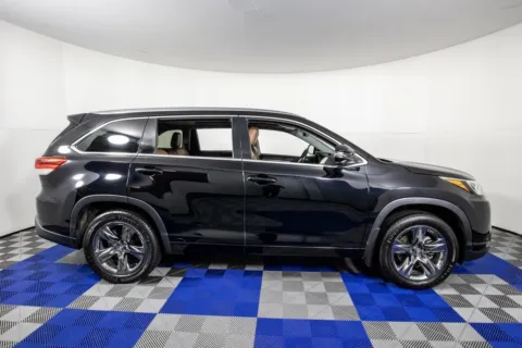 Another view of 2017 Toyota Highlander Limited Platinum for sale in Austin, TX at Apple Sport Imports