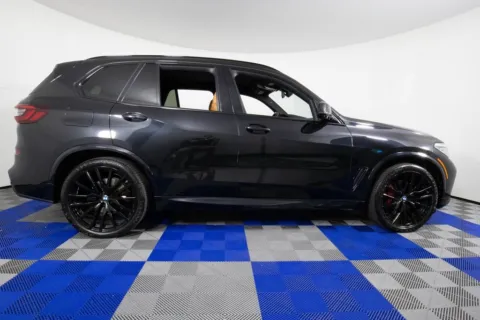 More photos of 2022 BMW X5 sDrive40i at Apple Sport Imports, TX