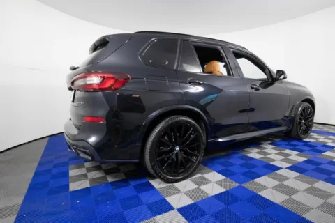 More photos of 2022 BMW X5 sDrive40i at Apple Sport Imports, TX