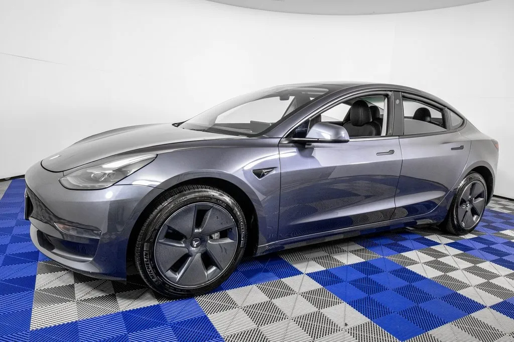 2023 Tesla Model 3 Base's photo
