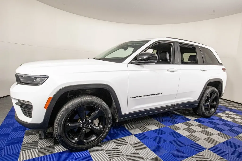 White 2023 Jeep Grand Cherokee Limited for sale in Austin, TX