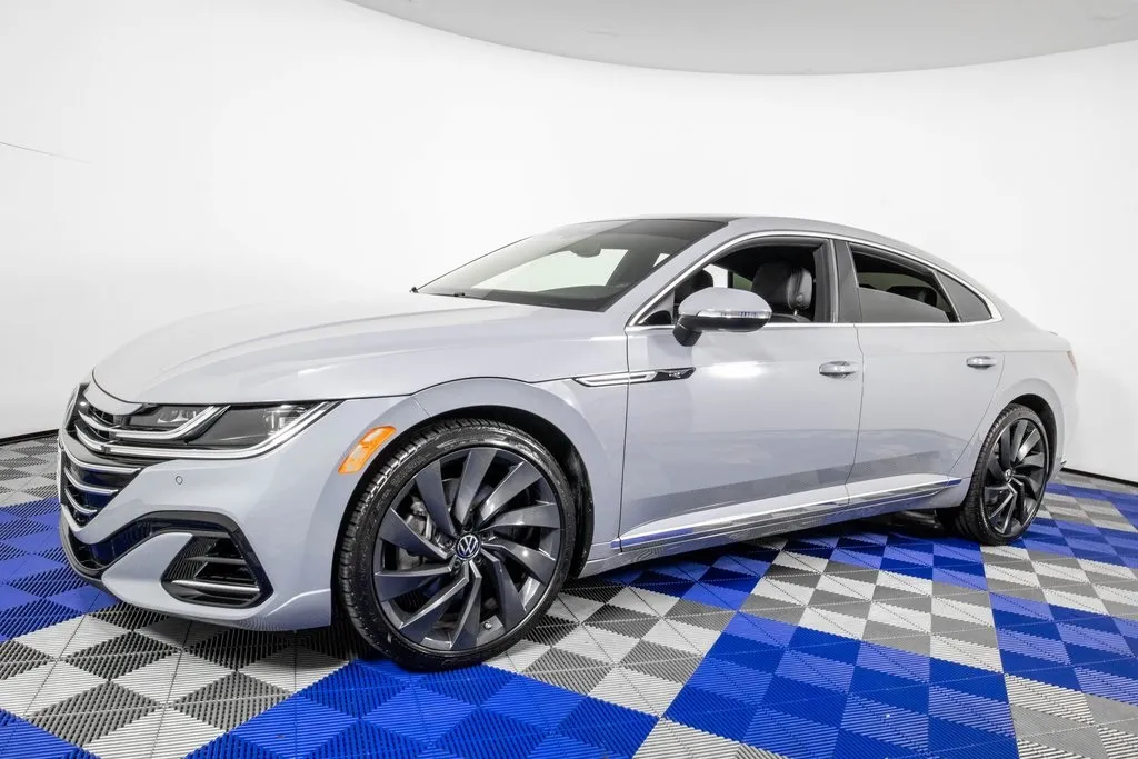 2023 Volkswagen Arteon SEL R-Line's photo