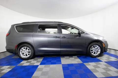 More photos of 2022 Chrysler Pacifica Touring L at Apple Sport Imports, TX