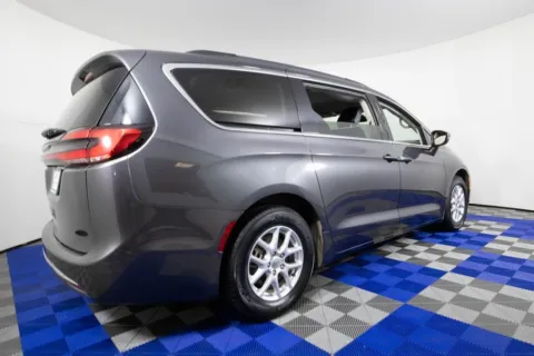 More photos of 2022 Chrysler Pacifica Touring L at Apple Sport Imports, TX