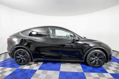 More photos of 2025 Tesla Model Y Long Range at Apple Sport Imports, TX