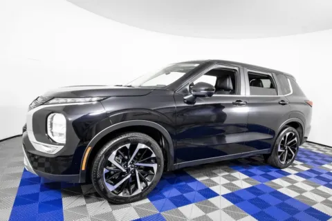 Black 2024 Mitsubishi Outlander SE for sale in Austin, TX