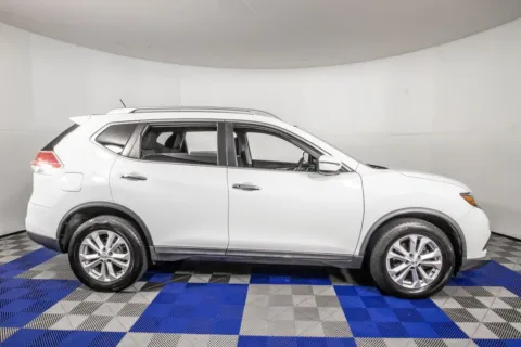 More photos of 2016 Nissan Rogue SV at Apple Sport Imports, TX