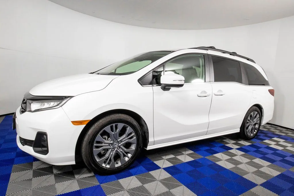 White 2025 Honda Odyssey Touring for sale in Austin, TX
