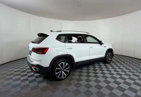 More photos of 2024 Volkswagen Taos 1.5T SE at Apple Sport Imports, TX