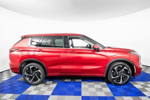 More photos of 2022 Mitsubishi Outlander SEL at Apple Sport Imports, TX