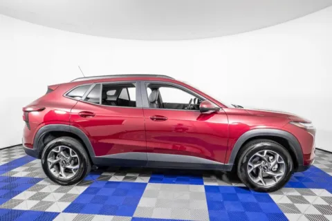 More photos of 2025 Chevrolet Trax LT at Apple Sport Imports, TX