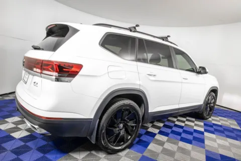 More photos of 2024 Volkswagen Atlas 2.0T SE w/Technology at Apple Sport Imports, TX