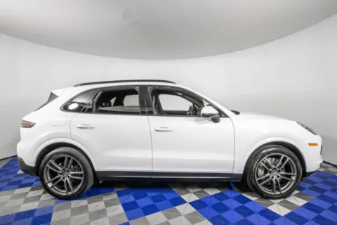 More photos of 2023 Porsche Cayenne Premium at Apple Sport Imports, TX
