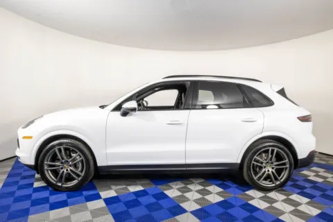 More photos of 2023 Porsche Cayenne Premium at Apple Sport Imports, TX