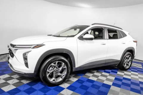 White 2025 Chevrolet Trax LT for sale in Austin, TX