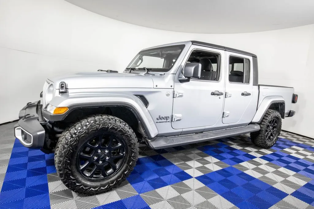 Silver 2023 Jeep Gladiator Overland for sale in Austin, TX