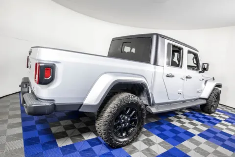 More photos of 2023 Jeep Gladiator Overland at Apple Sport Imports, TX