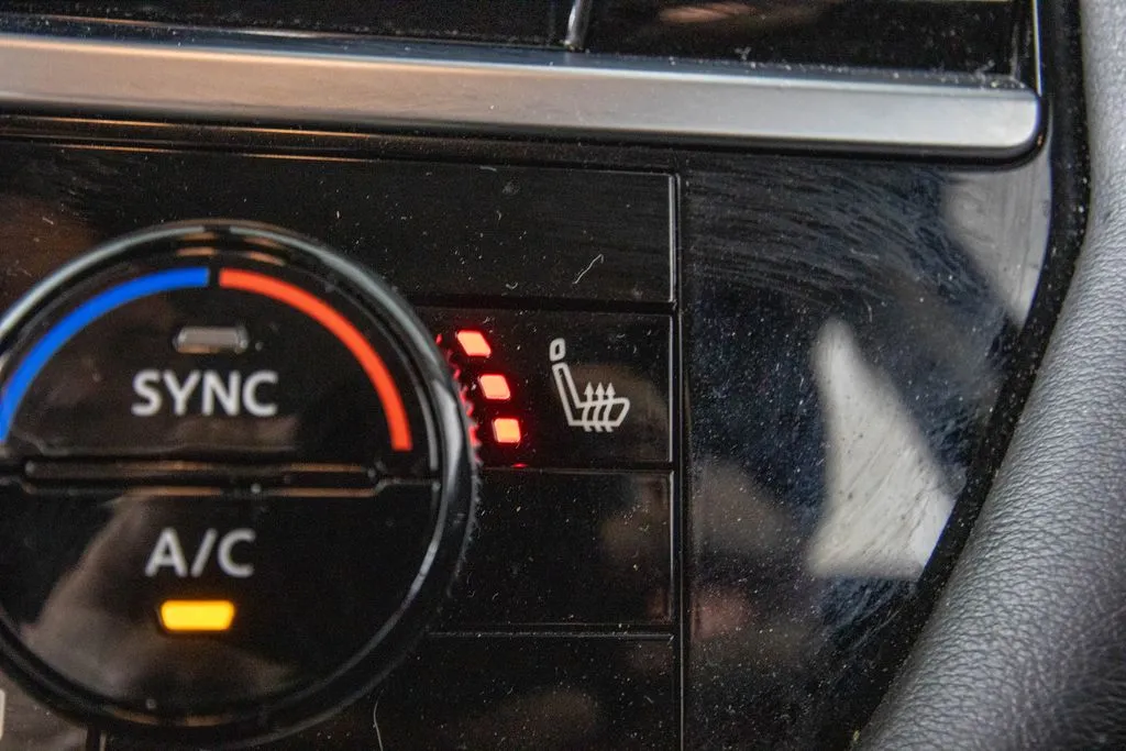 2025 Nissan Pathfinder SV - Photo 28