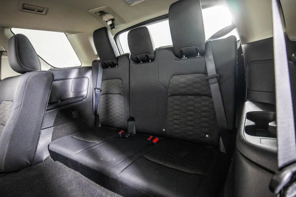2025 Nissan Pathfinder SV - Photo 12