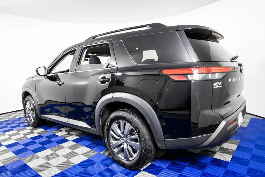 2025 Nissan Pathfinder SV - Photo 6